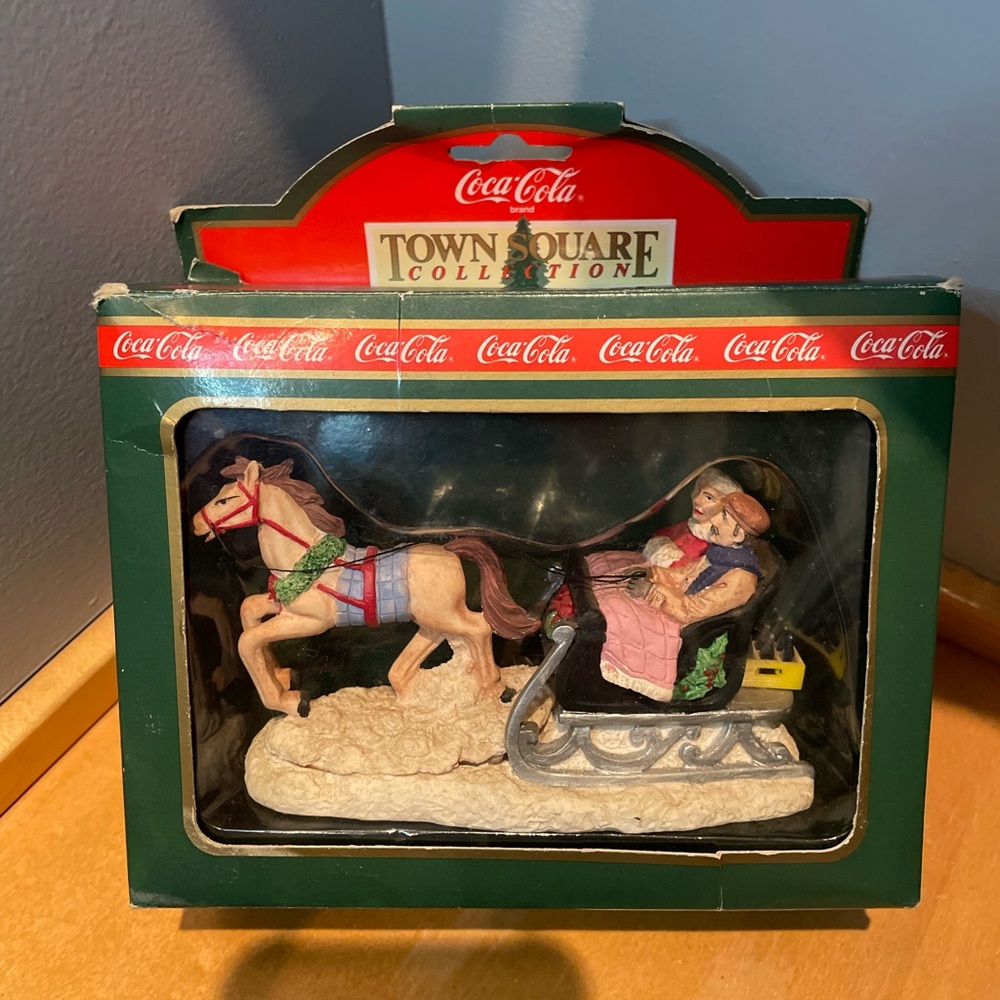 Coca-Cola Town Square Collection Sleigh Ride 1994 Figurine w/ Box Horse & Sleigh - Picture 7 of 7